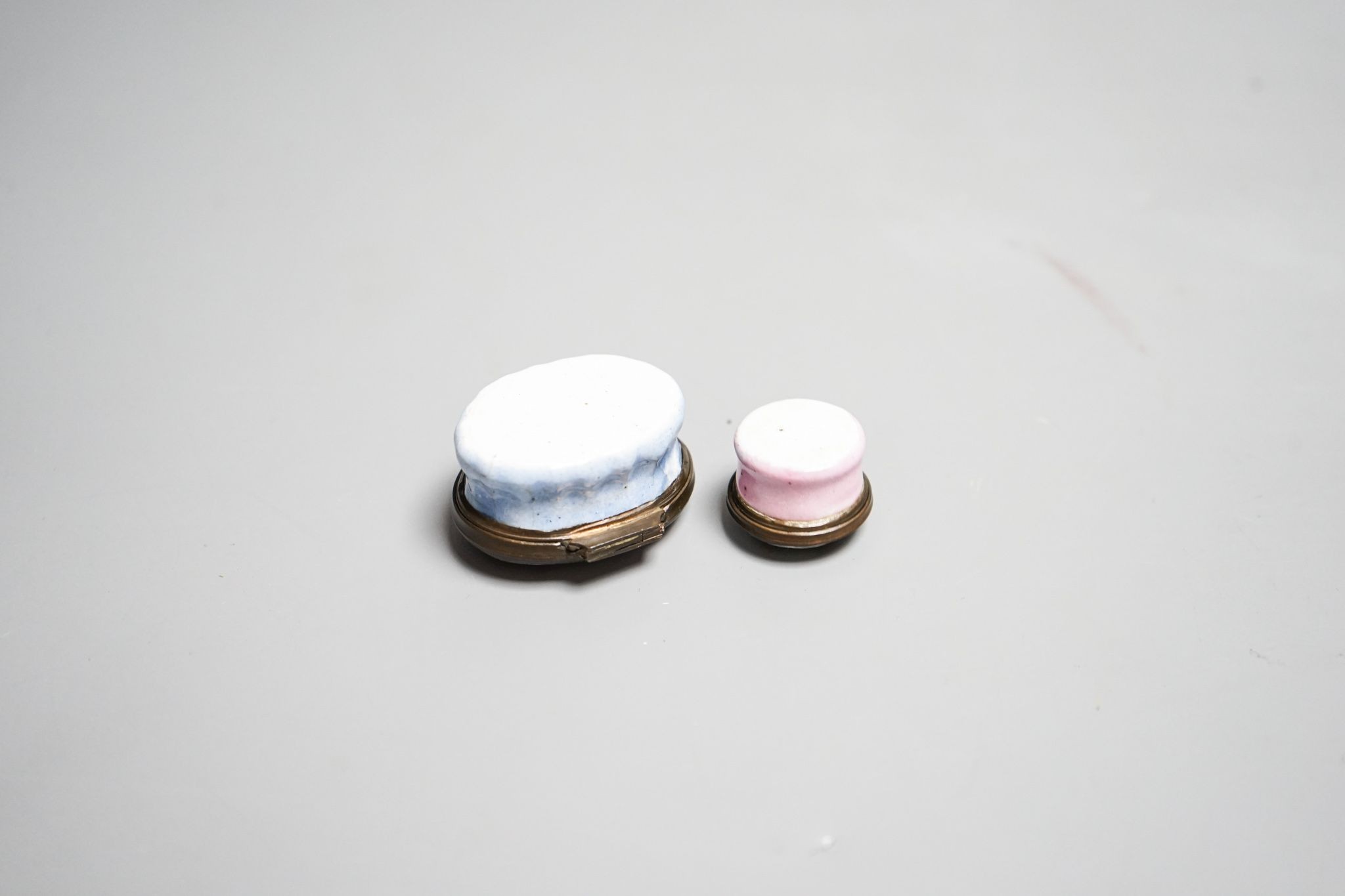 A South Staffordshire enamel patch box and pill box, largest 4 cm